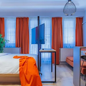 Marcian's Column - Orange And Blue Отель
